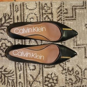 Calvin Klein Black pointed flats Size 7-7.5